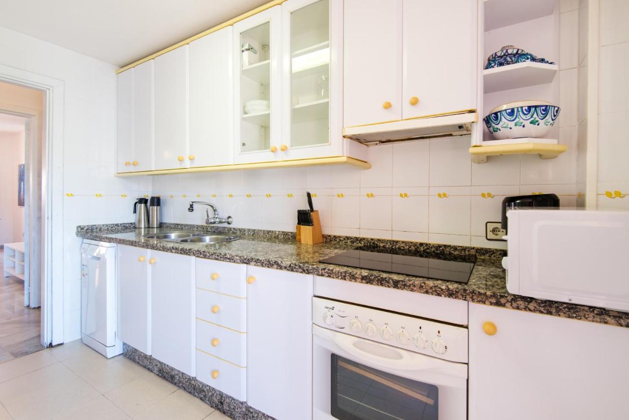 Boliches Center Apartment Next To The Beach, Parking, Pool & Terrace Фуэнхирола Экстерьер фото
