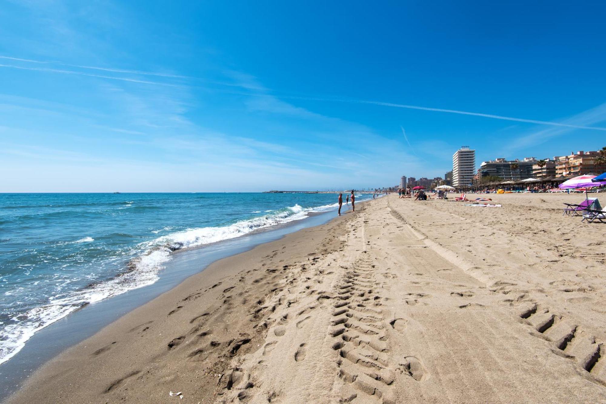 Boliches Center Apartment Next To The Beach, Parking, Pool & Terrace Фуэнхирола Экстерьер фото